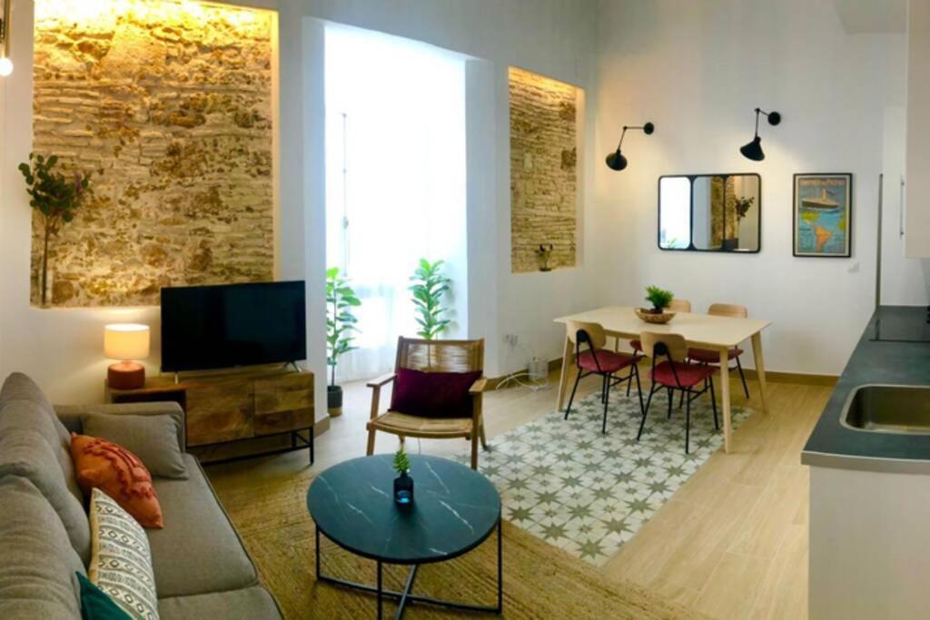 Gatu Premium Villa Libertad, Preferente Mayores De 25 Anos Y Familias Cádiz Exterior photo