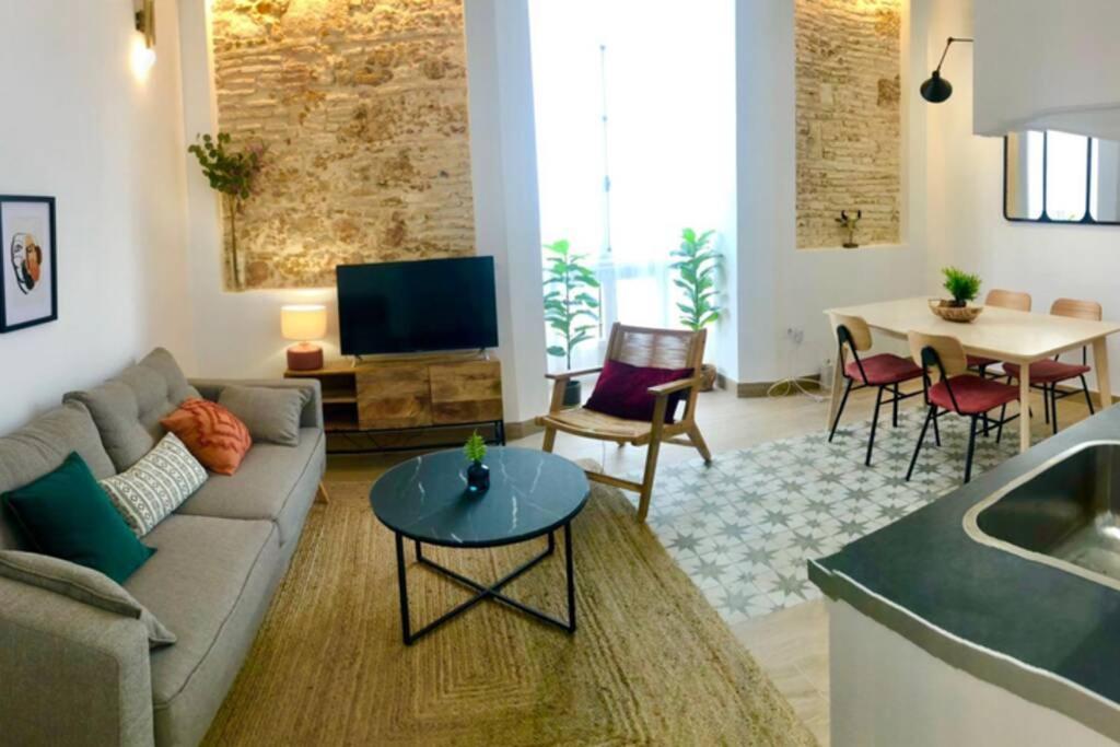 Gatu Premium Villa Libertad, Preferente Mayores De 25 Anos Y Familias Cádiz Exterior photo