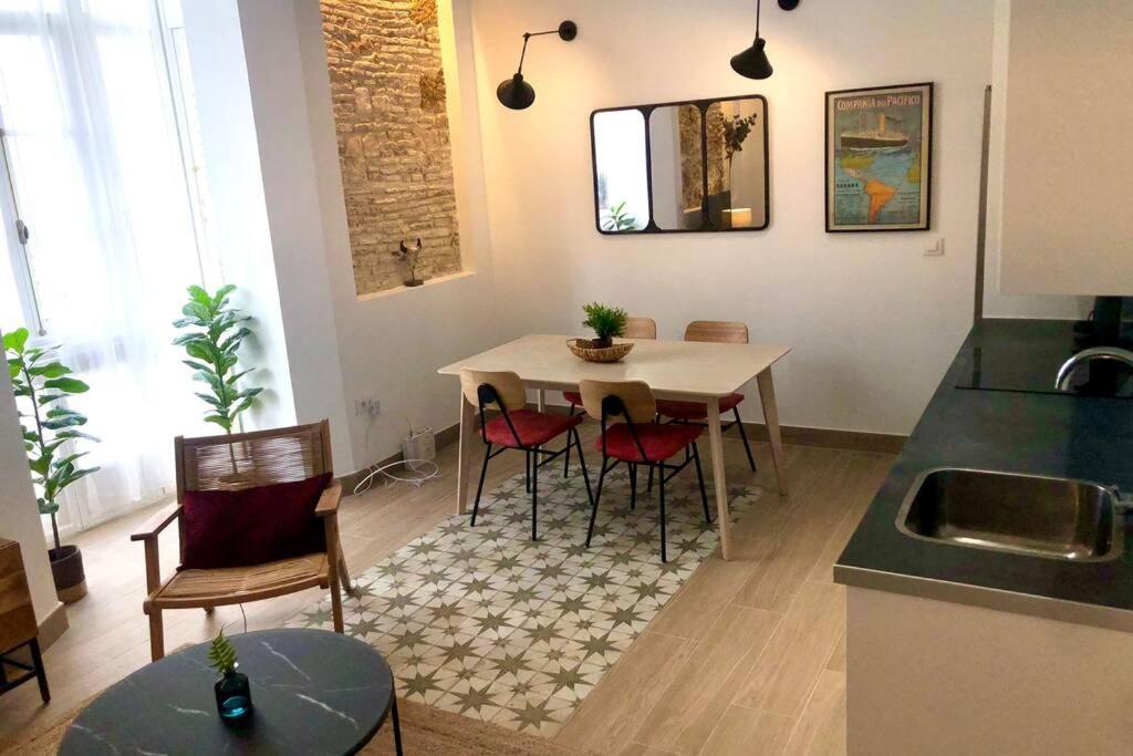 Gatu Premium Villa Libertad, Preferente Mayores De 25 Anos Y Familias Cádiz Exterior photo